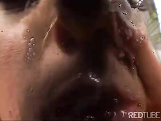 Блондинка Kelly Wells бешено отсасывает хуй и получает в рот сперму