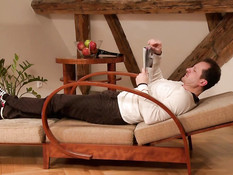 Девушка надела мужику на лицо страпон и села на него своей пиздой