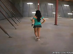 Девка Mya Luanna любит мастурбировать в чулках телесного цвета