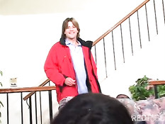 Чёрные девки ебут себя фаллоимитаторами, а парни смотрят и дрочат