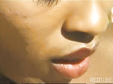 Лысый чёрный любовник сделал куннилингус и оттрахал в бассейне