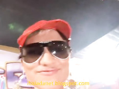 Очень сексуальная девушка под музыку занимается сексом на сцене