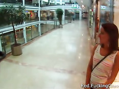 Молодой человек снял в магазине девушку и оттрахал её в туалете