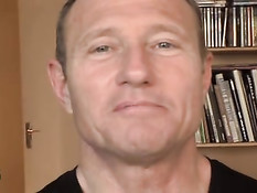 Зрелые женщины занимаются сексом с молодыми парнями и девками