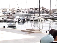 Мамочка и дочь занимаются групповым анальным сексом с мужиками