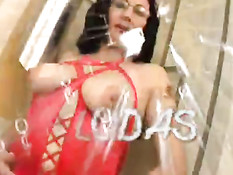 Чёрные и белые парни трахают бразильских дам с волосатым лобком