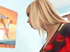 Две аппетитные блондинки оттрахали паренька по полной программе