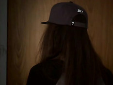 Лесбиянка достала безременный страпон и трахнула раком подругу