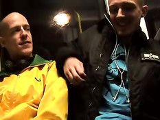 Берлинские геи дрочат и отсасывают в пустом городском автобусе