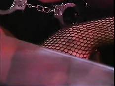 Госпожа в чёрном латексе заставляет двух рабынь вылизать ей ноги