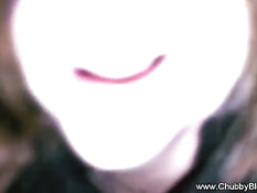 Блондинка с пирсингом сосков отсасывает хуй и проглатывает сперму