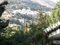 Сиськастая Cory Everson подрочила хуй и получила сперму на грудь