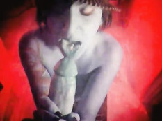 Сисястая девочка панк с татуировкой на плече трахается с мужиком