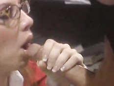 Сисястая секретарша в очках сосёт и трахается с коллегой в офисе