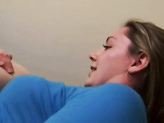 Девушка пришла сделать себе депиляцию попки и волосатой киски