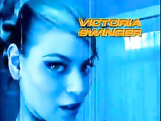 Горячие девушки Liz Honey и Victoria Swinger трахаются с мужиками