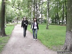 Костя подцепил в парке русскую девчонку Алису и оттрахал раком