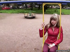 Молодой человек познакомился с Валей и оттрахал её у себя дома