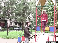 Молодой человек познакомился с Валей и оттрахал её у себя дома