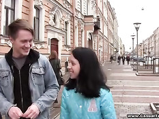 Девушка Катя встретила на улице молодого человека и отсосала ему