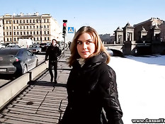 Познакомился на улице с красивой девушкой и трахнул у себя дома