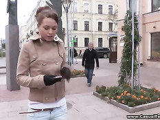 На улице парень подарил девушке Кристине цветы и развёл на секс