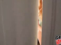 После лесбийских игр две молодые подруги взялись за член парня