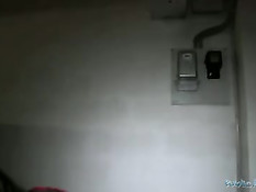 Пикапер снял на улице молодую брюнетку и попросил отсосать член