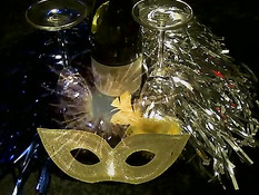 Пара в масках делает куннилингус и минет на празднике Нового года