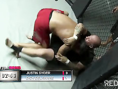 Победитель боя в качестве приза получил секс с азиаткой Ruby Rayes