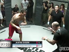 Победитель боя в качестве приза получил секс с азиаткой Ruby Rayes