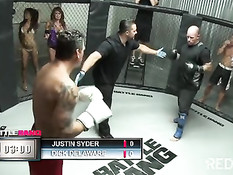 Победитель боя в качестве приза получил секс с азиаткой Ruby Rayes