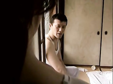 Японочка вернулась домой и занялась с парнем сексом в позиции 69