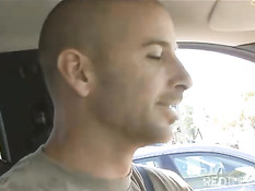 Водитель снял на улице пышногрудую девушку и оттрахал в киску