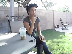 Любительское порно минета от сексуальной подруги с бритой киской