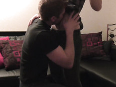 После минета он ебёт студентку колледжа раком и кончает в письку