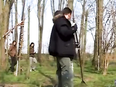 Извращенец наблюдает за борьбой двух девок и ебёт одну из них