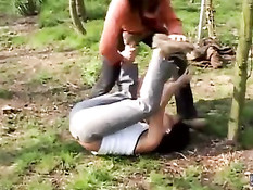 Извращенец наблюдает за борьбой двух девок и ебёт одну из них