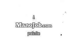 Одетая в латекс брюнетка с пирсингом носа подрочила парню член