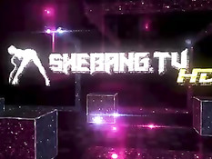 Две брюнетки с большими сиськами занимаются сексом на порно шоу