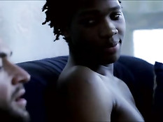 Мускулистый бородатый гей побрил задницу молодому любовничку