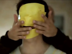 Мускулистый бородатый гей побрил задницу молодому любовничку