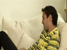 Парень с камерой снимает гей порно и трахается с двумя приятелями