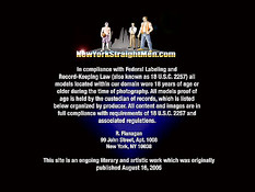 Два спортивных гея делают друг дружке минет и дрочат на диване