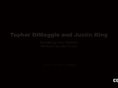 После тренировки два спортивных гея занялись сексом в раздевалке