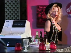 Две молодые сисястые красотки занимаются сексом с хозяином бара