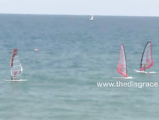 Красивая рыжая девушка очень любит трахаться в публичных местах