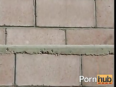 Парень намазал новую подругу маслом и оттрахал на свежем воздухе