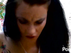 Молодая испанская пара для занятия сексом выбрала старые руины