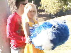 Молодые чирлидерши просто обожают вкус горячей мужской спермы